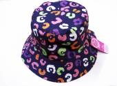 Girls polyester reversible bucket hat.
(3-6/7-10)