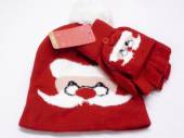 Childs knitted hat & gloves set (one size) Childs knitted hat & gloves set (one size)