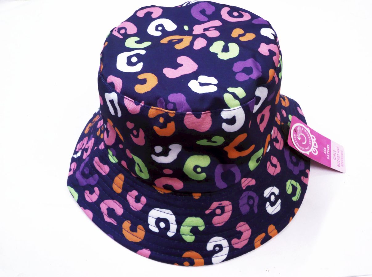 Girls polyester reversible bucket hat.
(3-6/7-10)