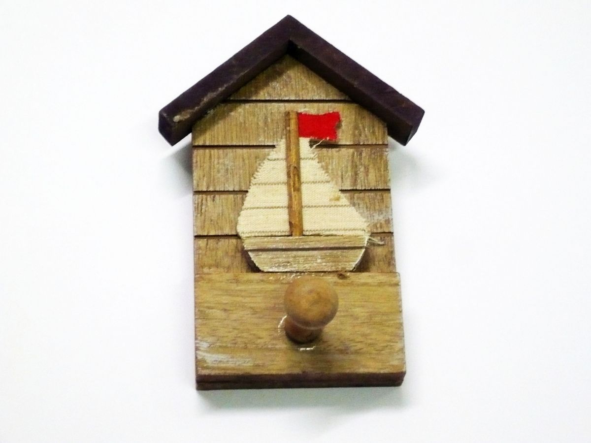 16cm wooden boat hook.
(26 PCS ONLY)