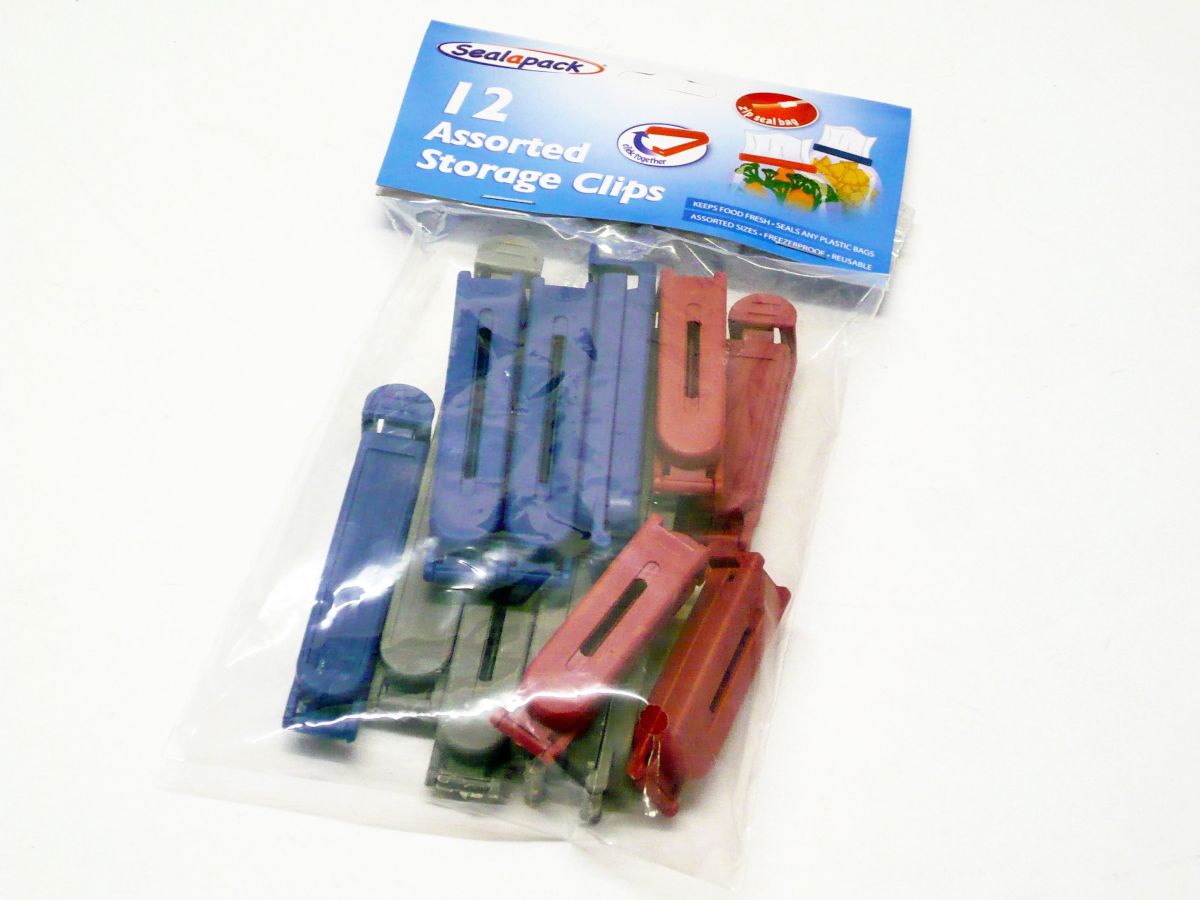Pack 12, assorted bag clips.*