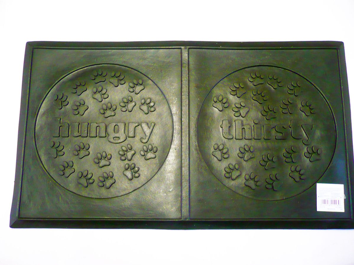 Rubber pet mat*
(53x30cm)