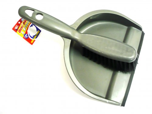 Matching dustpan & brush.*