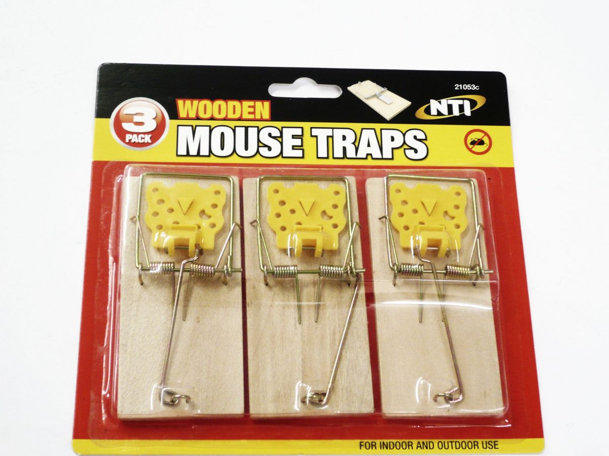 Pkt 3, wooden mouse traps*