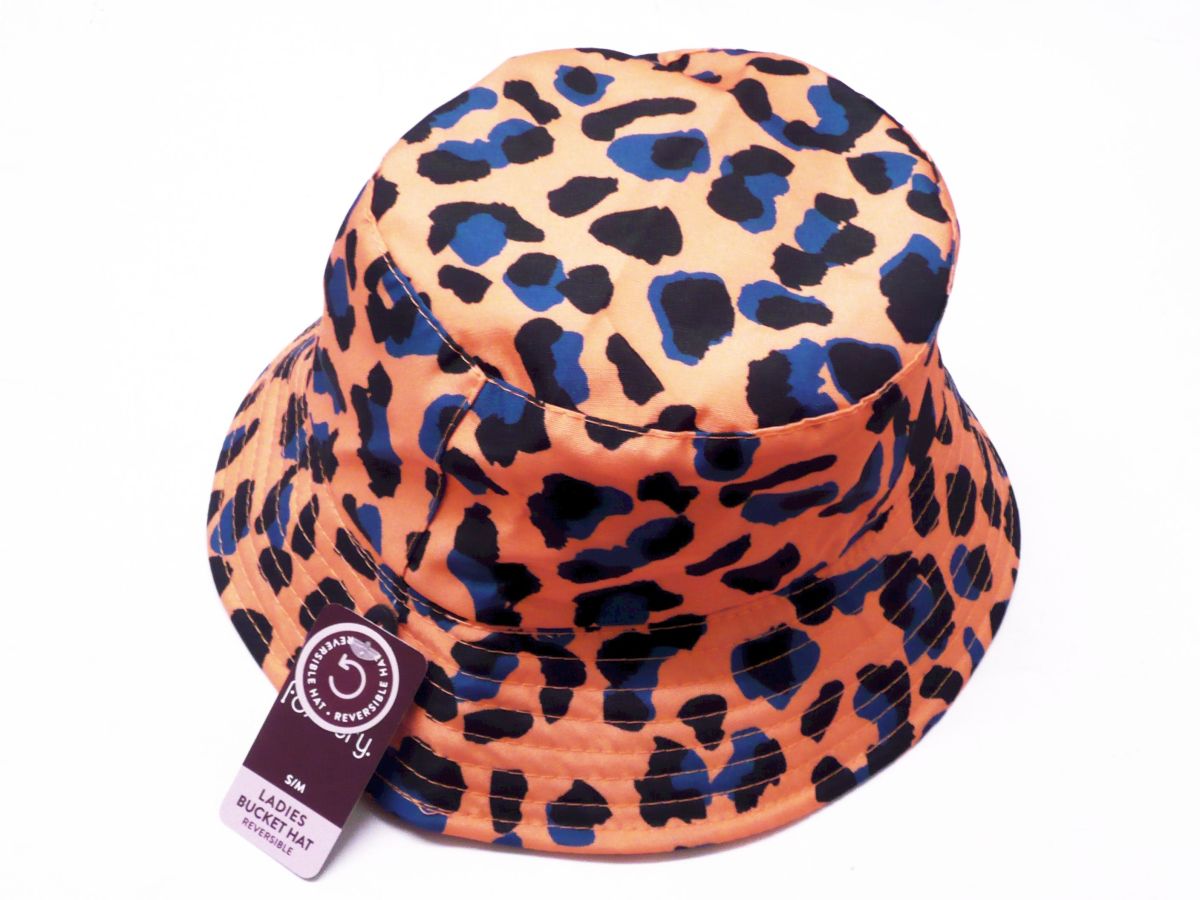 Polyester animal print reversible bucket hat.
(S/M - M/L) Polyester animal print reversible bucket hat.
(S/M - M/L)