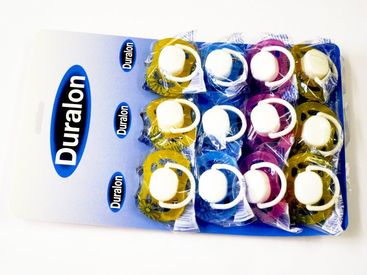 Pack 12 baby soothers*