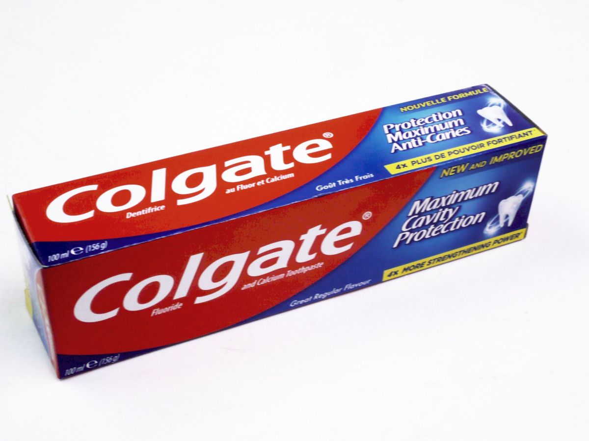 Colgate WHITE TEETH 75ml toothpaste*