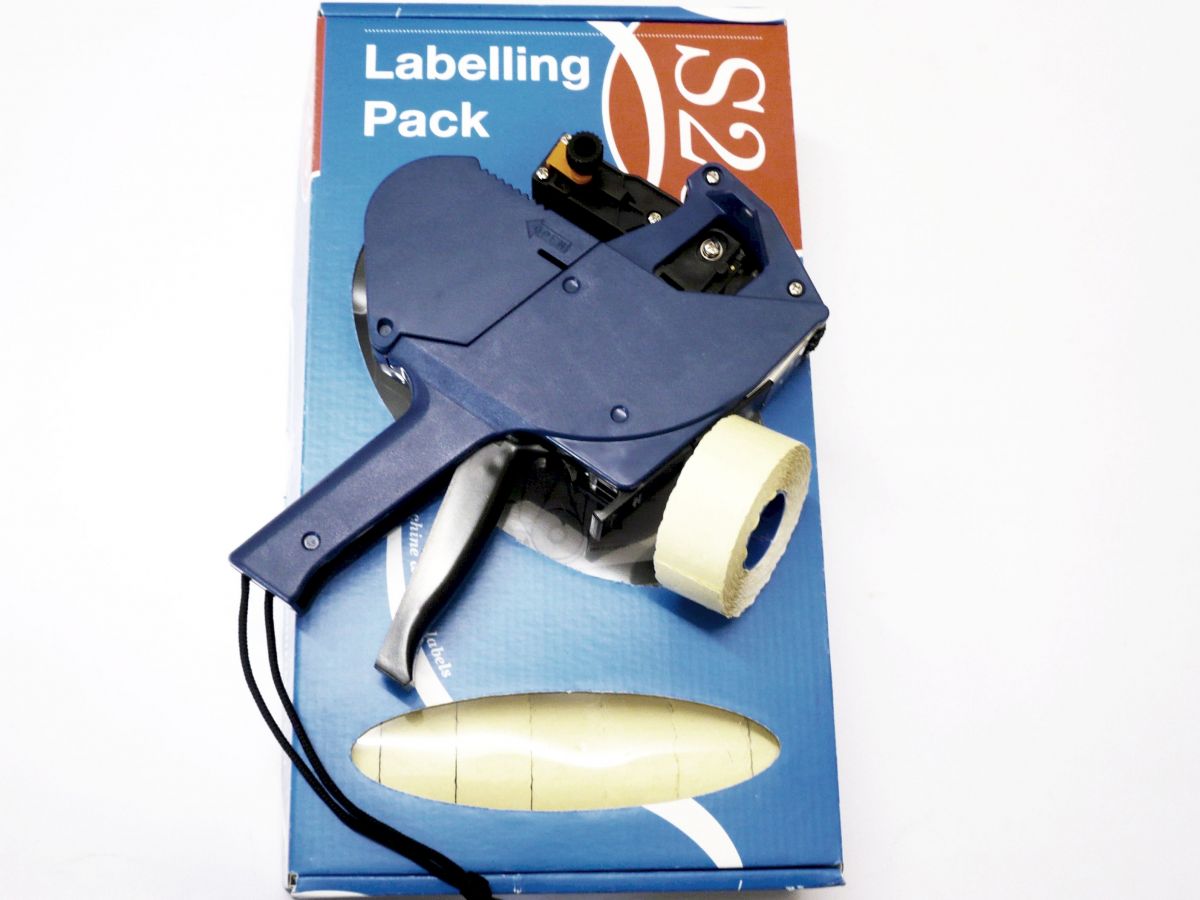 Pricing gun and 12,000 labels*