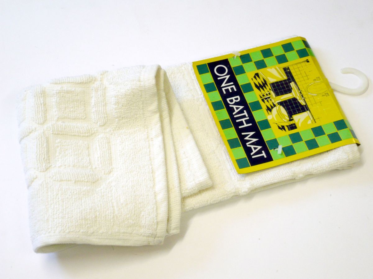 100% cotton bath mat*