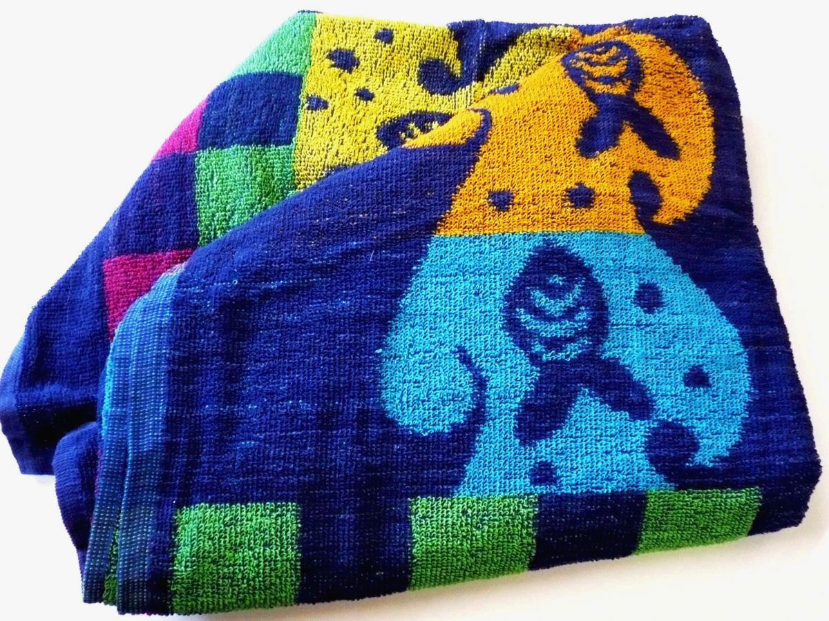 Beach towel (140X70cm) - asstd designs LOOK AT TX164 AS A SUB?