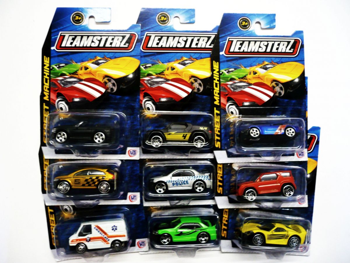 Assorted Street Machine vehicles.